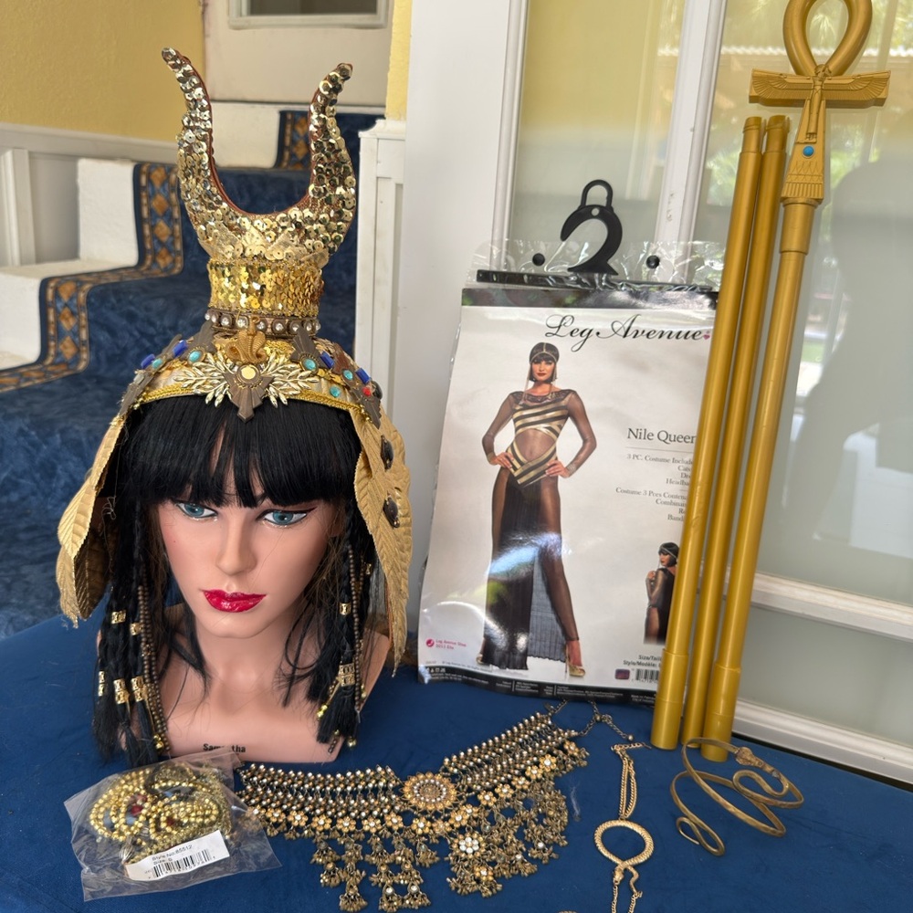 Cleopatra Costume - Picture 2 of 2